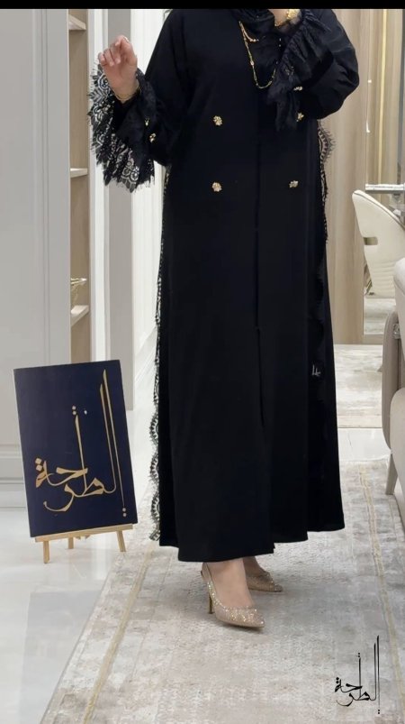 عبايه دانتيل مع ازرار ذهبي