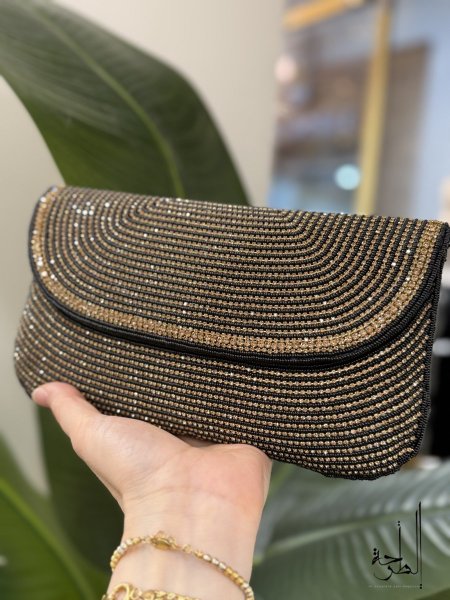 اسود مع ذهبي محزز