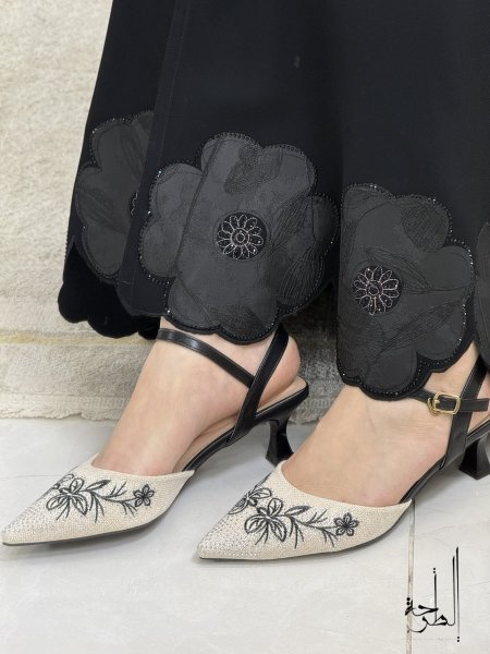 حذاء تطريز مع سترس