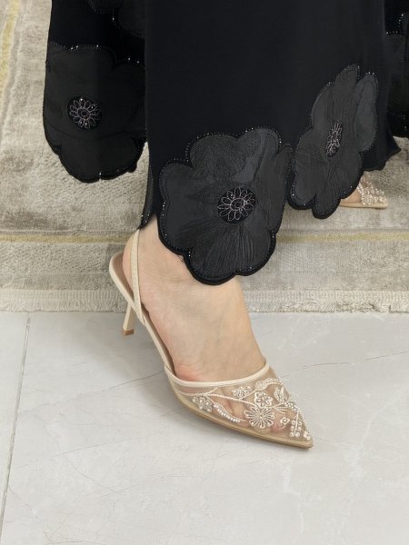 حذاء دانتيل مع سترس <br> <span class='text-color-warm'>سيتوفر قريباً</span>