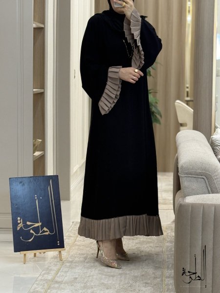 اسود مع بيج