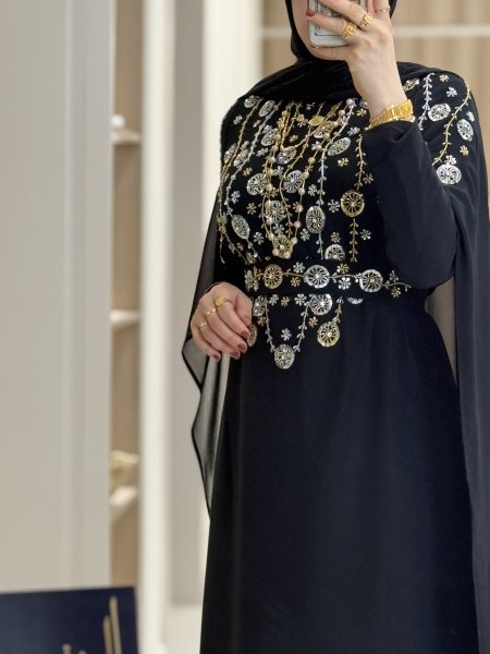 قفطان بلون اسود وشك فضي وذهبي 9344