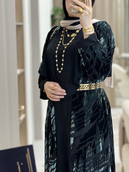 عبايه شيفون مع مخمل مفتوحه 9522