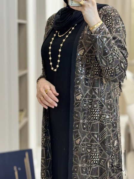 اسود مع بيج